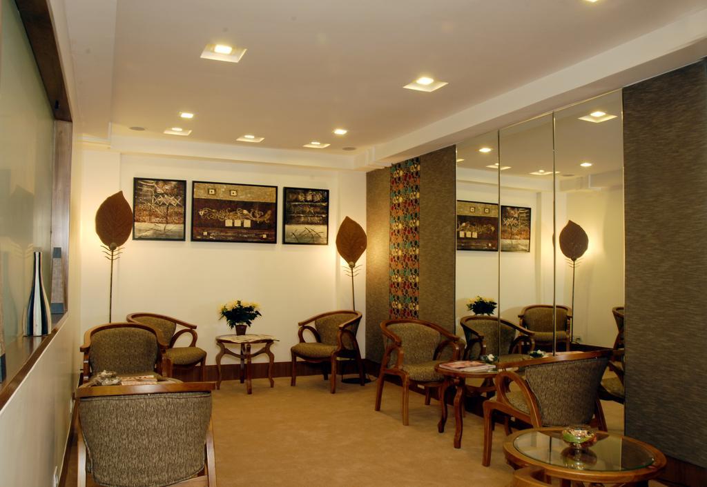The Fern Residency, Subhash Bridge, Ahmedabad Hotel Restaurant photo